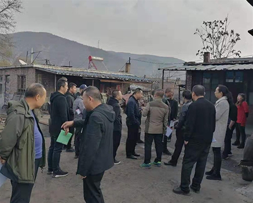 縣委、鎮(zhèn)府領(lǐng)導驗收工程